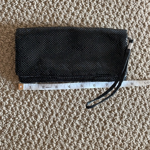Black mesh wristlet - Picture 1 of 8